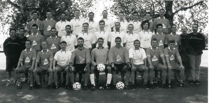 Mannschaftsfoto der 1. und 2. Mannschaft in der Saison 1999/2000