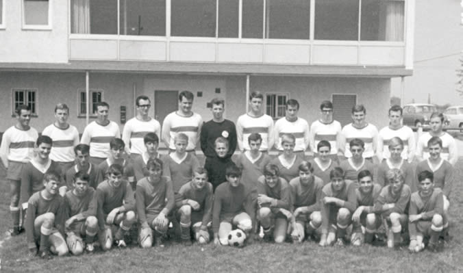 3 SVF-Meister 1967 Die 3 Meister: A-, B-Jugend und die 1. Mannschaftdes SV Fautenbach im Jahr 1967