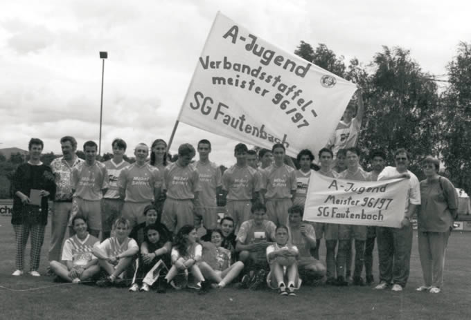 Die A-Jugend des SVF steigt in die Jugendliga auf.