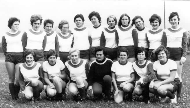 Die erste Damenmannschaft des SV Fautenbach 1970